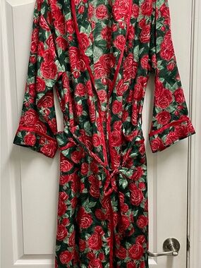 Victorias Secret Red Rose And Green Print Vintage Satin Robe Sz M/L